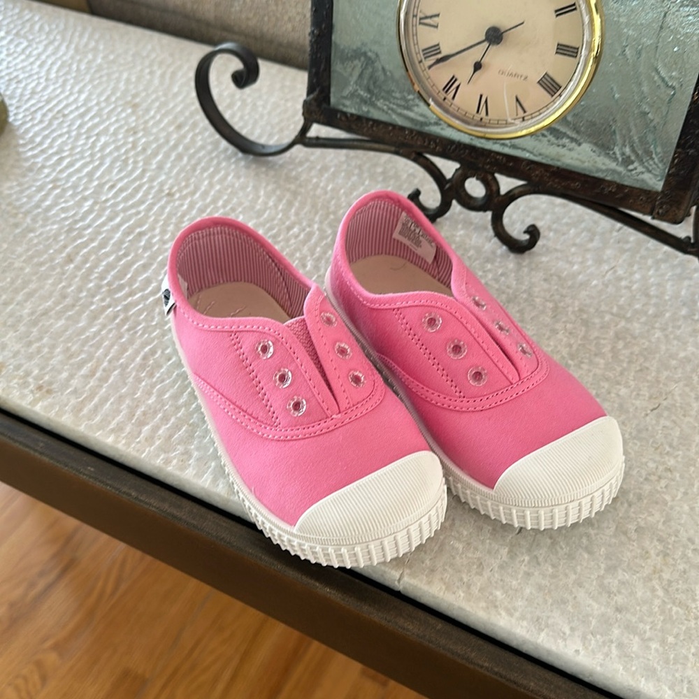 Copper Key size 10 little girl shoes. pink